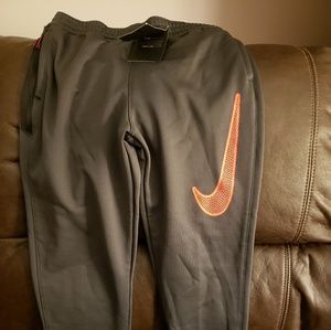 Nike boys sweatpants Medium 10-12